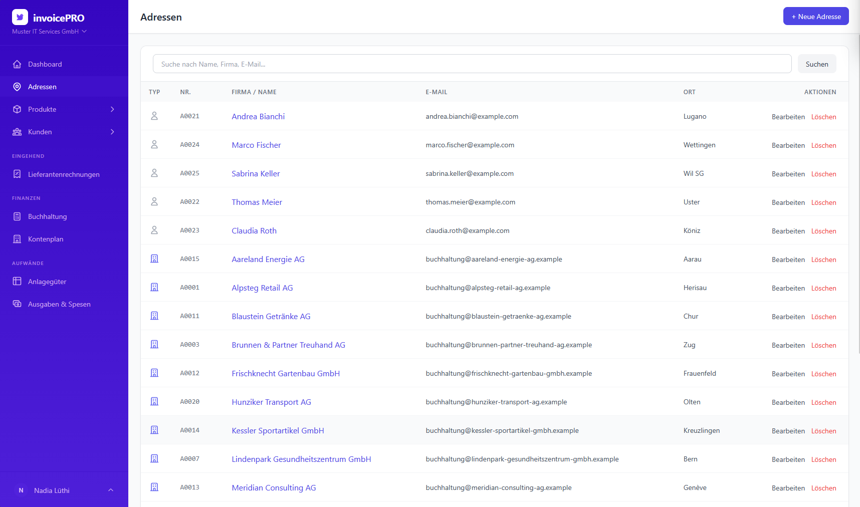 Adressliste in invoicePRO mit Personen und Firmen, Typ-Symbol, Nummer, E-Mail, Ort und Aktionen sowie Suchfeld