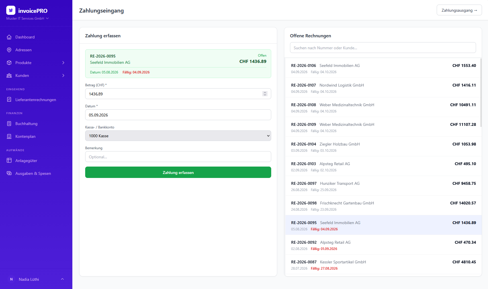 Zahlungseingang in invoicePRO: Formular zum Erfassen einer Zahlung neben der Liste offener Rechnungen